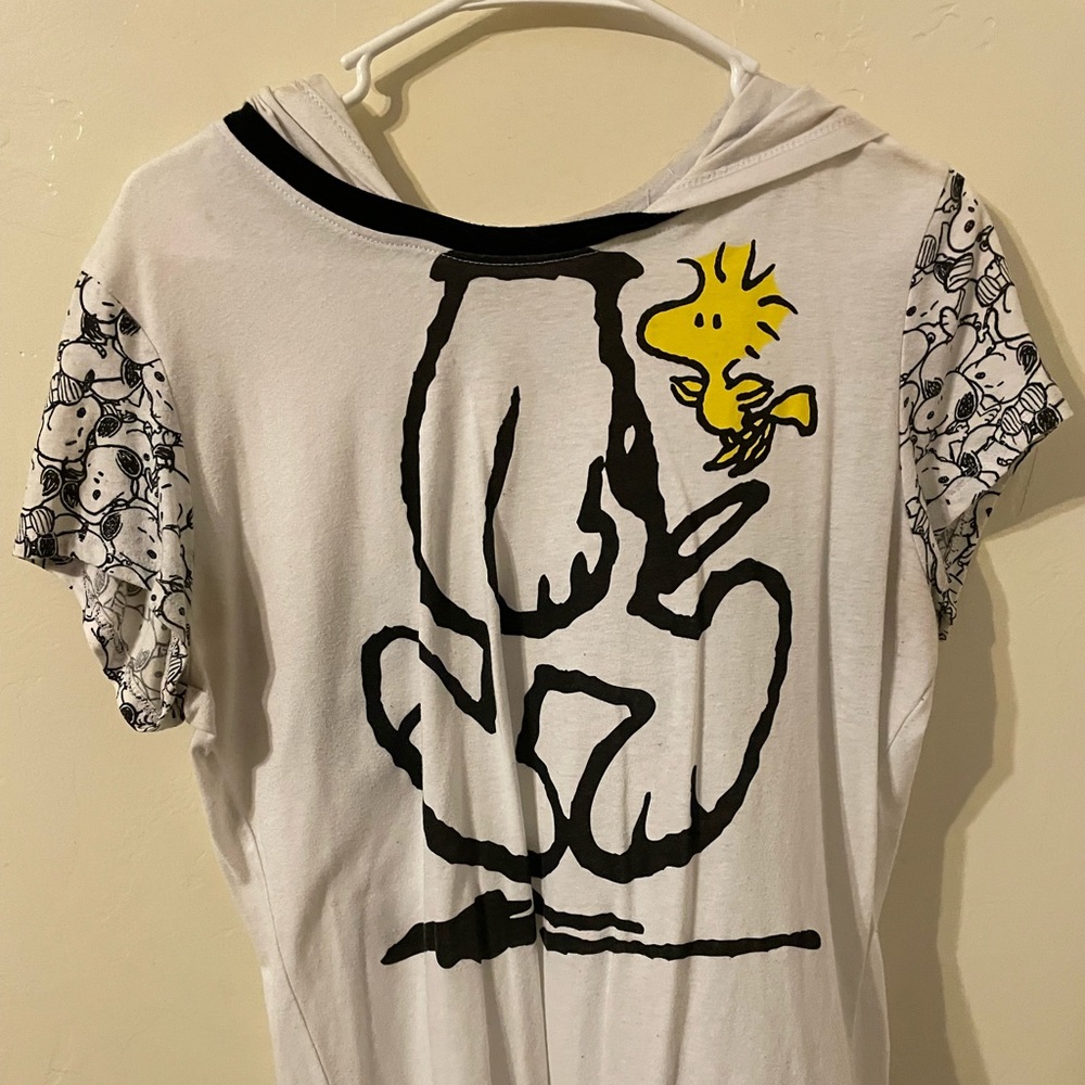 Snoopy shirt w/ hood